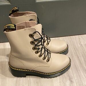 DR MARTENS - LEONA COMBAT BOOT SIZE 6